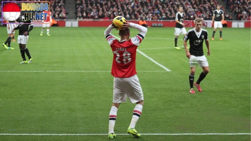 Luật ném biên sân 11 người: Hướng dẫn chi tiết dễ hiểu 2 Luật ném biên sân 11 người: Hướng dẫn chi tiết dễ hiểu